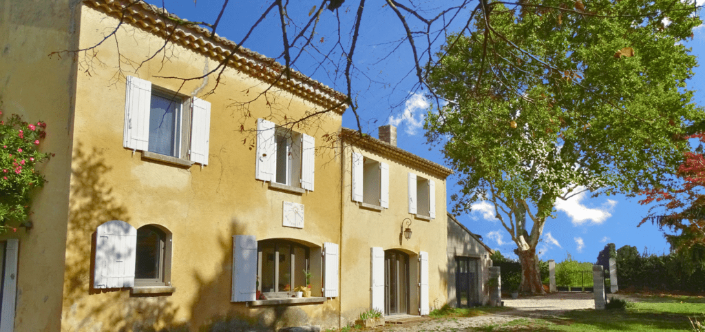 Mas location chambre hotes Alpilles Luberon Cabannes