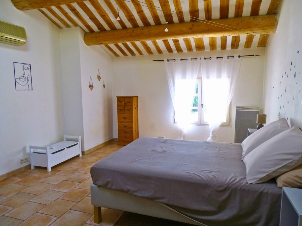 Chambre confort gite vacances Saint Andiol