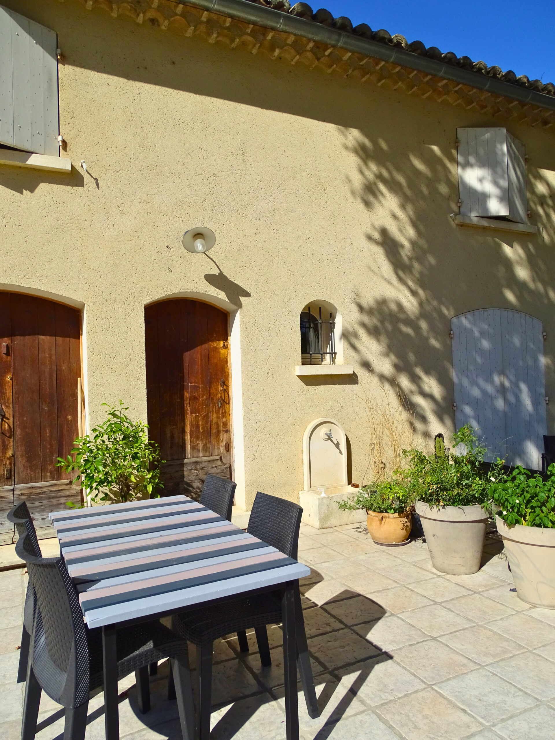 Terrasse gite location Cabannes Provence