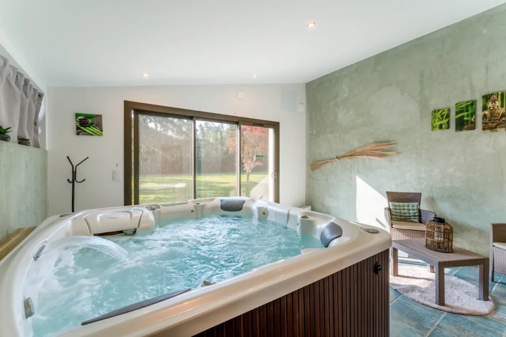 Espace bien-être jacuzzi Cabannes Provence