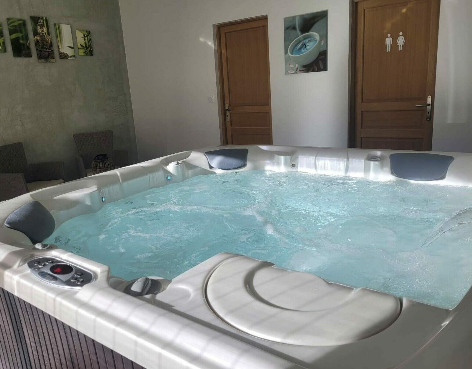 Espace bien-être avec jacuzzi