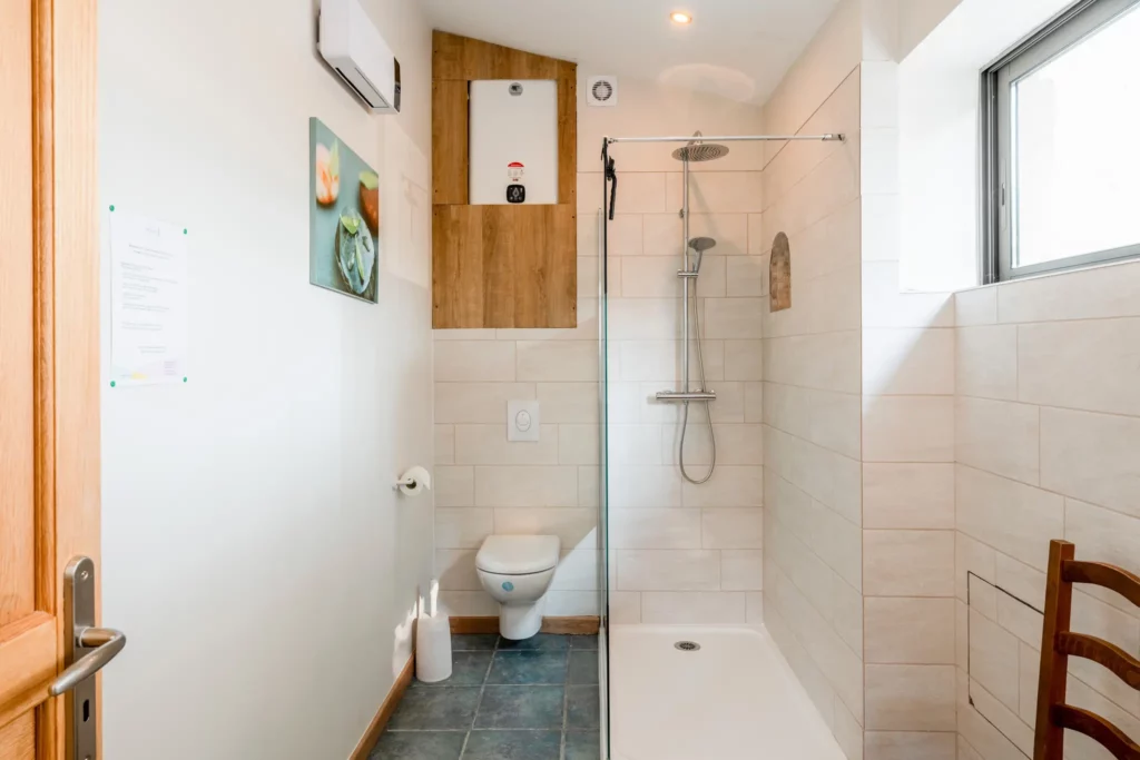 Salle de bains dédiée espace jacuzzi Cabannes