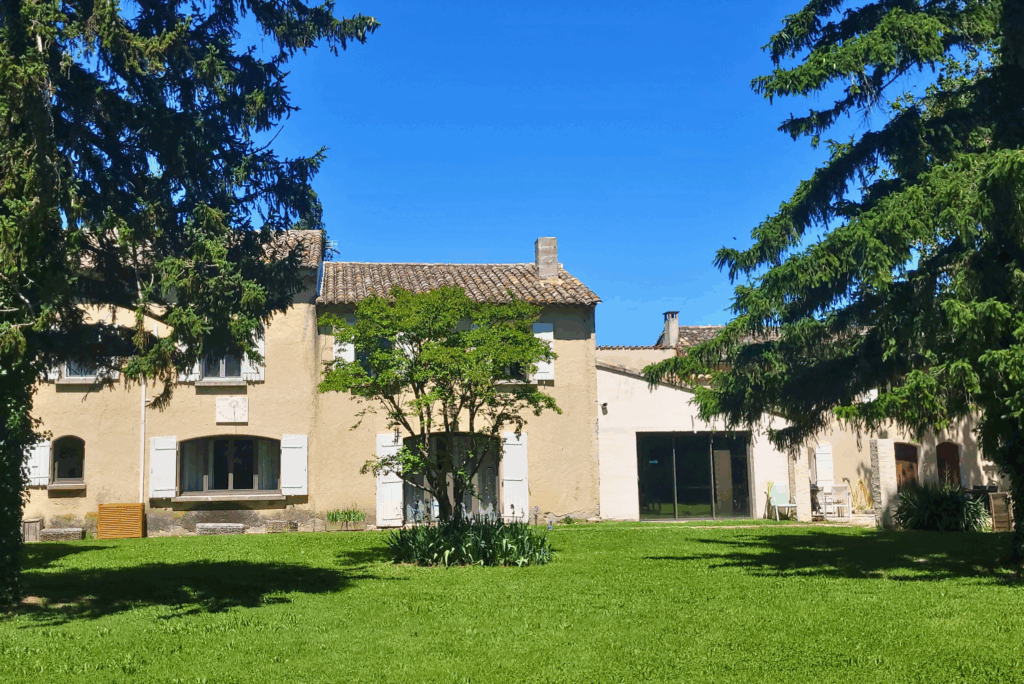 Location gites Provence jardin mas terrasse Cabannes
