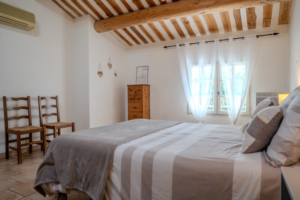 Salle de bains spacieuse du gîte entre Alpilles et Luberon