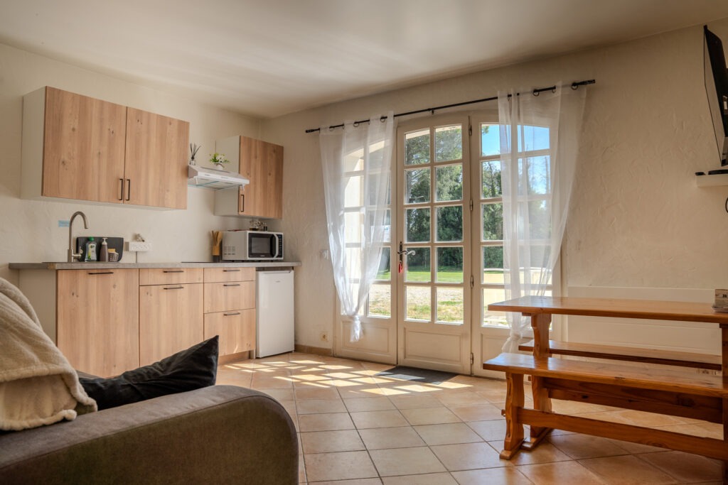 Cuisine équipée du gîte Au Coin du Feu à Cabannes en Provence